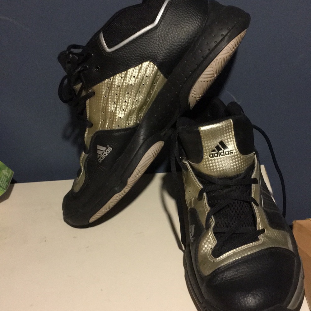 Adidas tennis shoes